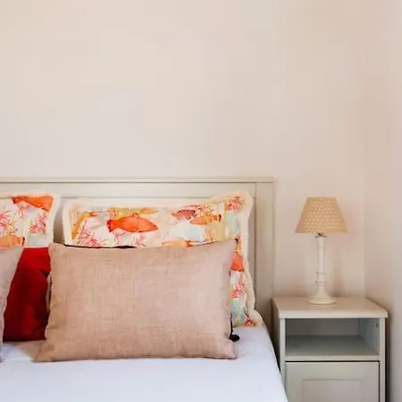 Chiado 1br Flat - Lisbon's Downtown
