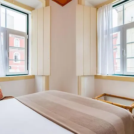 Chiado 1br Flat - Lisbon's Downtown Apartment