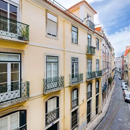 Chiado 1br Flat - Lisbon's Downtown Apartment *
